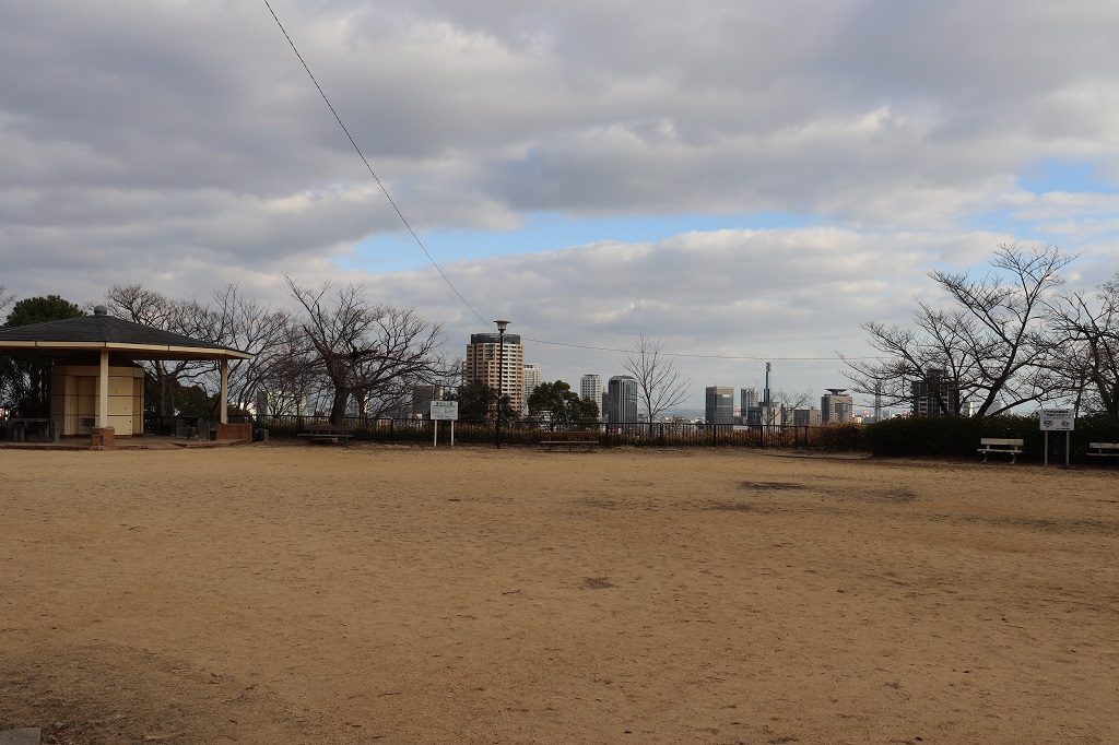 諏訪山公園の広場