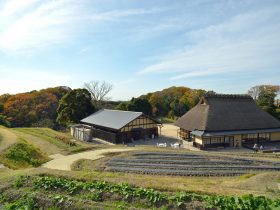 神戸地区　あいな里山公園　白拍子の家　遠景