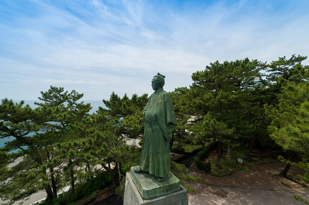 桂浜の坂本竜馬像写真提供：ピクスタ